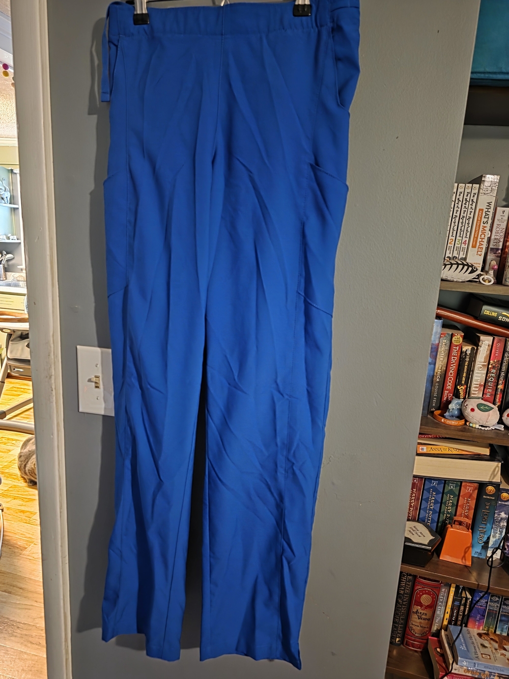 Tailored Straight-Leg Trousers in Vibrant Blue